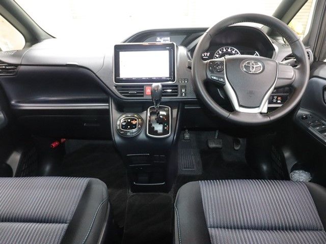 TOYOTA VOXY 2014 Image 31