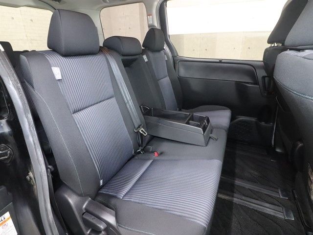 TOYOTA VOXY 2014 Image 31