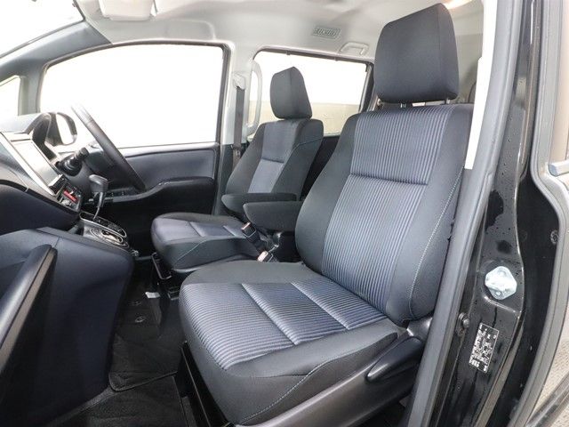 TOYOTA VOXY 2014 Image 31