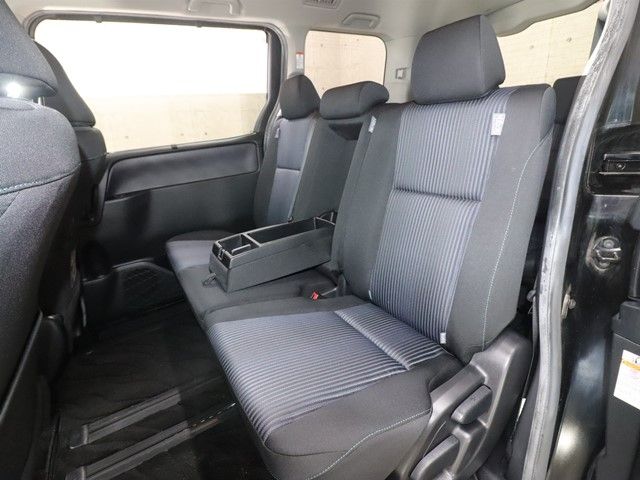 TOYOTA VOXY 2014 Image 31