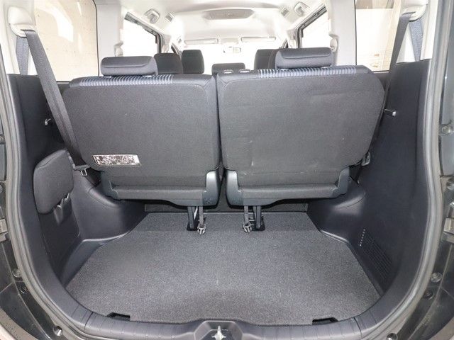 TOYOTA VOXY 2014 Image 31