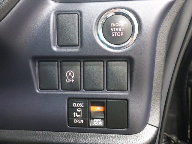 TOYOTA VOXY 2014 Image 31