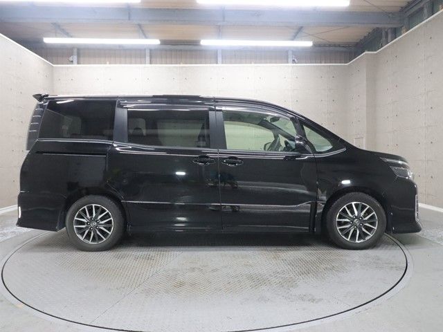 TOYOTA VOXY 2014 Image 31