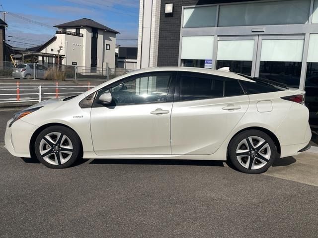 TOYOTA PRIUS 2017 Image 31