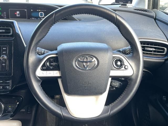 TOYOTA PRIUS 2017 Image 31