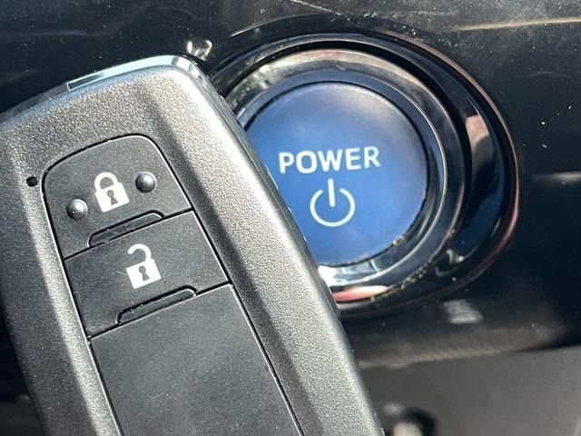 TOYOTA PRIUS 2017 Image 31