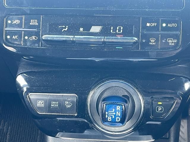 TOYOTA PRIUS 2017 Image 31