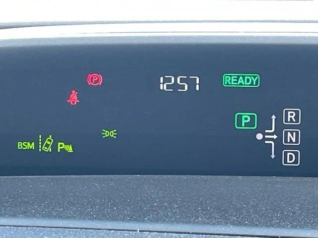 TOYOTA PRIUS 2017 Image 31