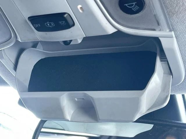 TOYOTA PRIUS 2017 Image 31