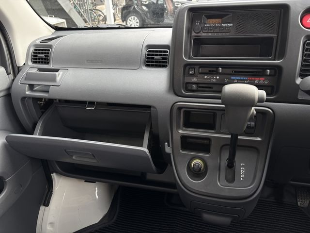 DAIHATSU HIJET CARGO 2013 Image 31