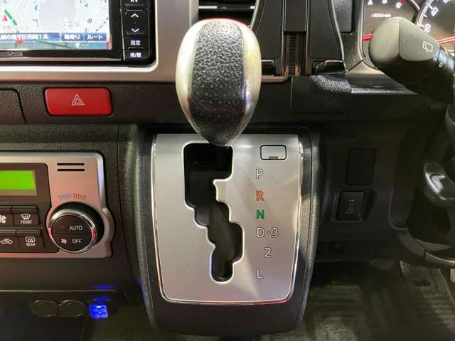 TOYOTA REGIUSACE VAN 4WD 2014 Image 31