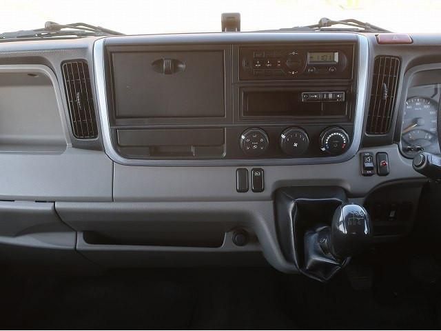 MITSUBISHI CANTER 2017 Image 31