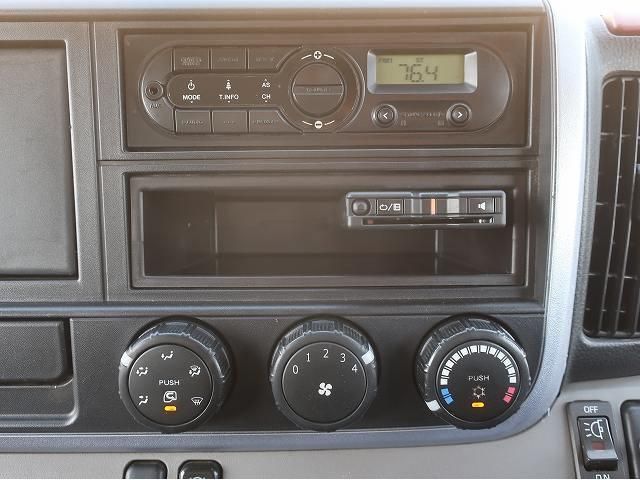 MITSUBISHI CANTER 2017 Image 31