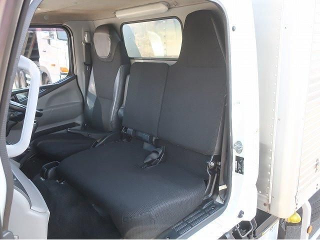 MITSUBISHI CANTER 2017 Image 31