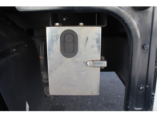 MITSUBISHI CANTER 2018 Image 31