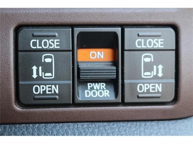 TOYOTA ESQUIRE HYBRID 2018 Image 31