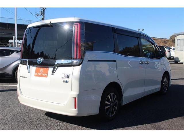 TOYOTA ESQUIRE HYBRID 2018 Image 31