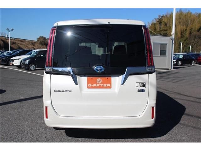 TOYOTA ESQUIRE HYBRID 2018 Image 31