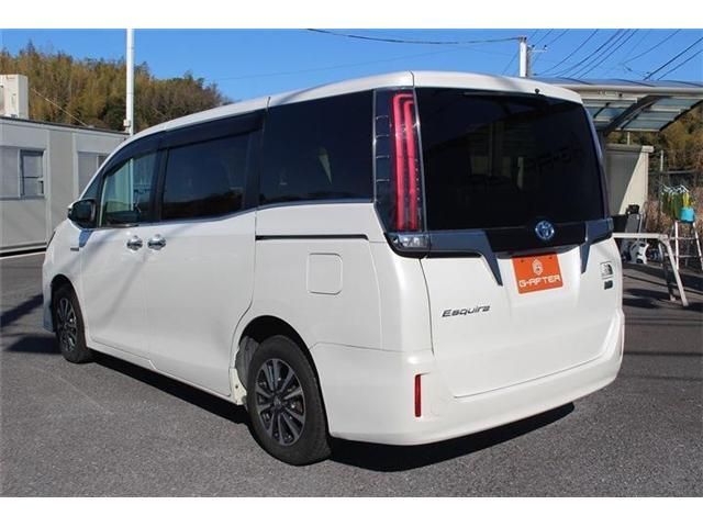 TOYOTA ESQUIRE HYBRID 2018 Image 31