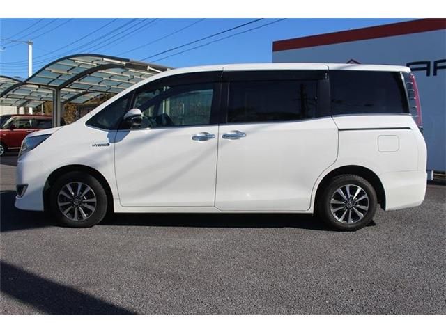 TOYOTA ESQUIRE HYBRID 2018 Image 31