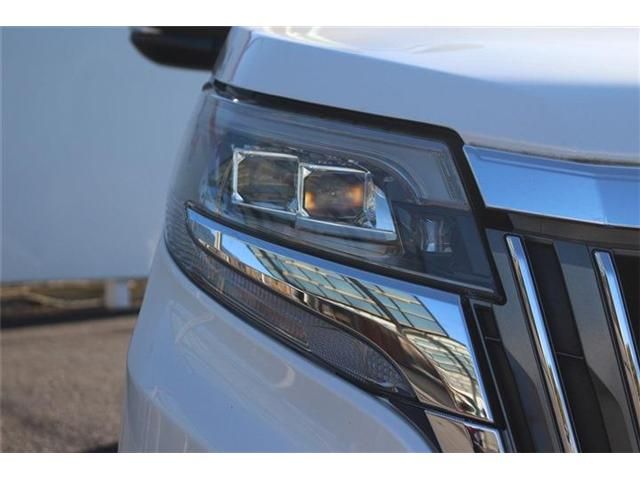 TOYOTA ESQUIRE HYBRID 2018 Image 31