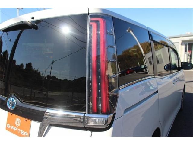 TOYOTA ESQUIRE HYBRID 2018 Image 31