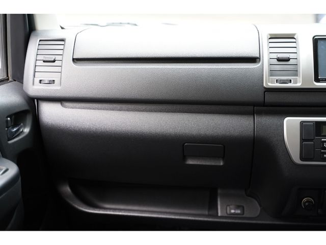 TOYOTA HIACE VAN 2WD 2015 Image 31