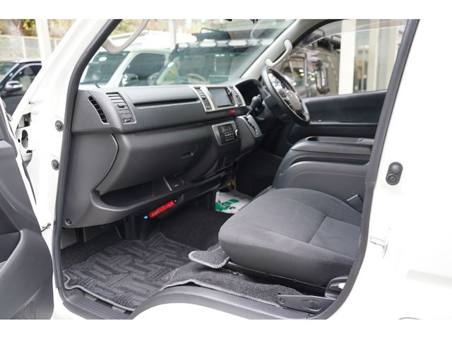 TOYOTA HIACE VAN 2WD 2015 Image 31