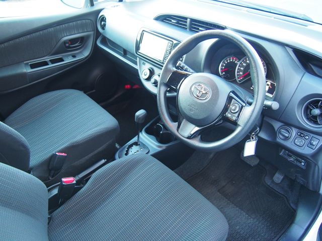 TOYOTA VITZ 2017 Image 31