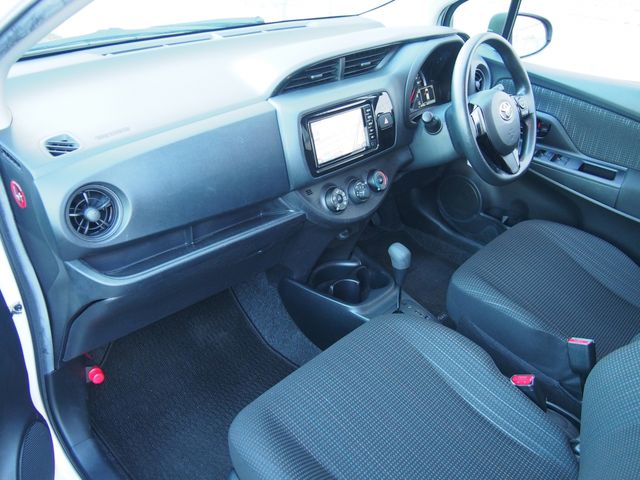 TOYOTA VITZ 2017 Image 31