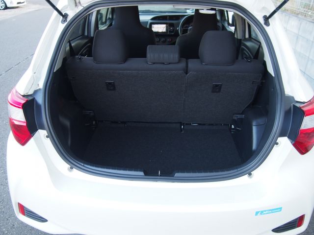 TOYOTA VITZ 2017 Image 31