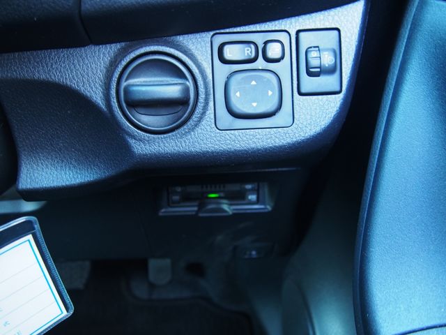 TOYOTA VITZ 2017 Image 31