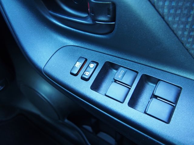 TOYOTA VITZ 2017 Image 31