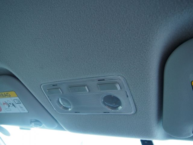 TOYOTA VITZ 2017 Image 31