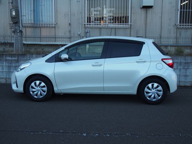 TOYOTA VITZ 2017 Image 31