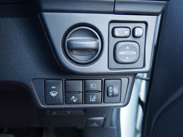 TOYOTA COROLLA AXIO 4WD 2018 Image 31