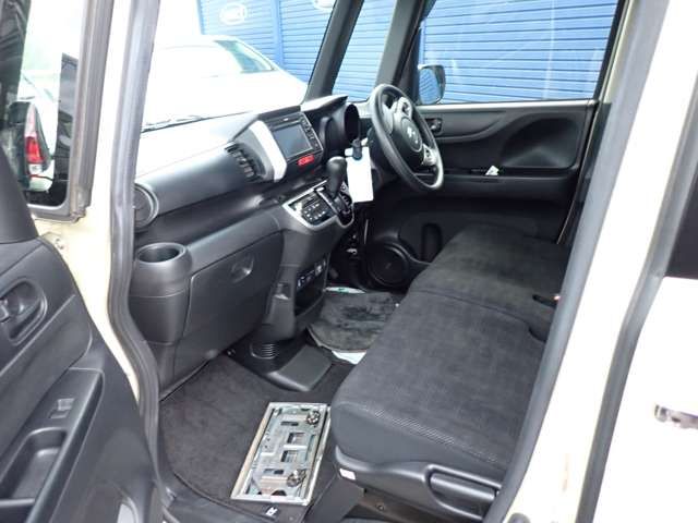 HONDA N BOX 2017 Image 31