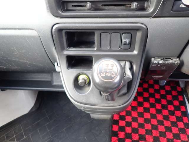 DAIHATSU HIJET DECKVAN 4WD 2017 Image 31