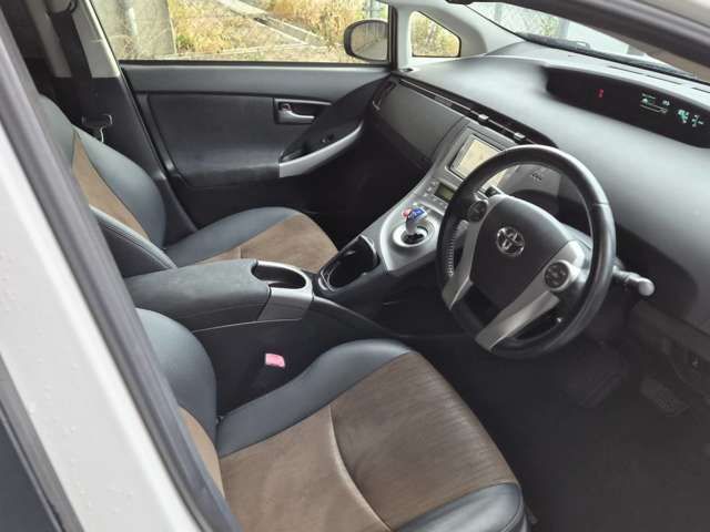 TOYOTA PRIUS 2012 Image 31