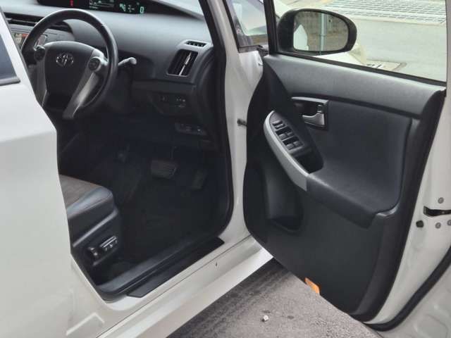 TOYOTA PRIUS 2012 Image 31