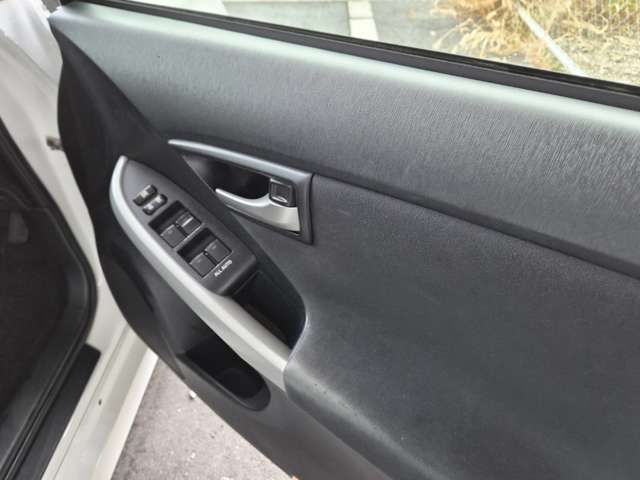 TOYOTA PRIUS 2012 Image 31