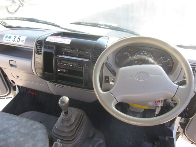 TOYOTA DYNA 2010 Image 31