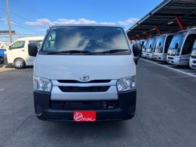 TOYOTA HIACE VAN 2WD 2023 Image 31