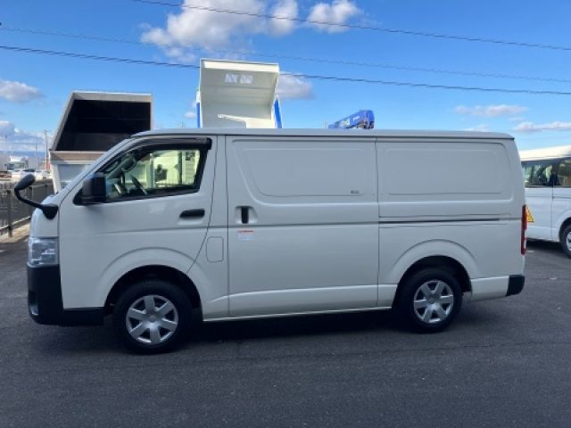 TOYOTA HIACE VAN 2WD 2023 Image 31