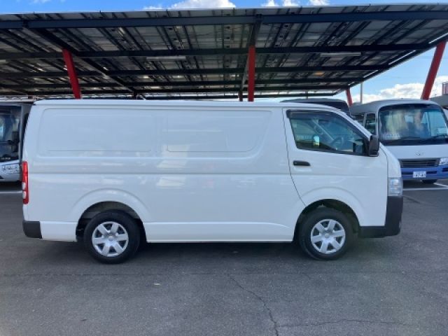 TOYOTA HIACE VAN 2WD 2023 Image 31