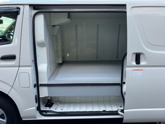 TOYOTA HIACE VAN 2WD 2023 Image 31