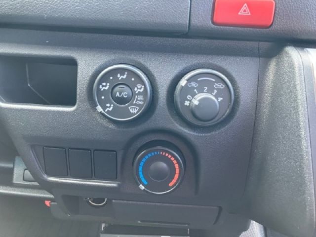 TOYOTA HIACE VAN 2WD 2023 Image 31