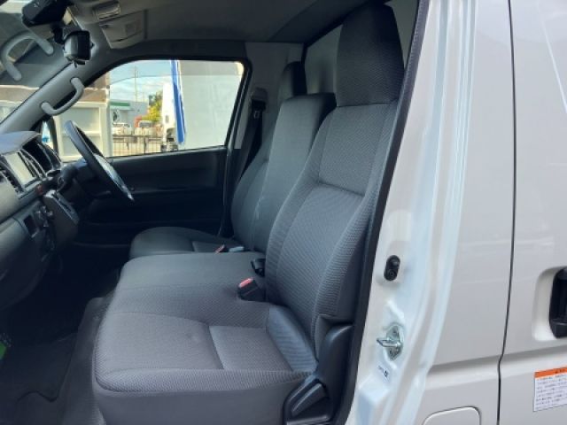 TOYOTA HIACE VAN 2WD 2023 Image 31