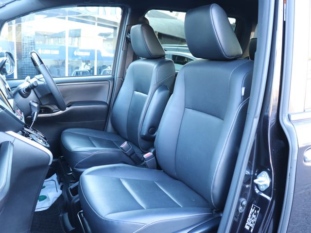 TOYOTA ESQUIRE 2018 Image 31