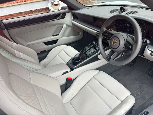 PORSCHE 911 2024 Image 31